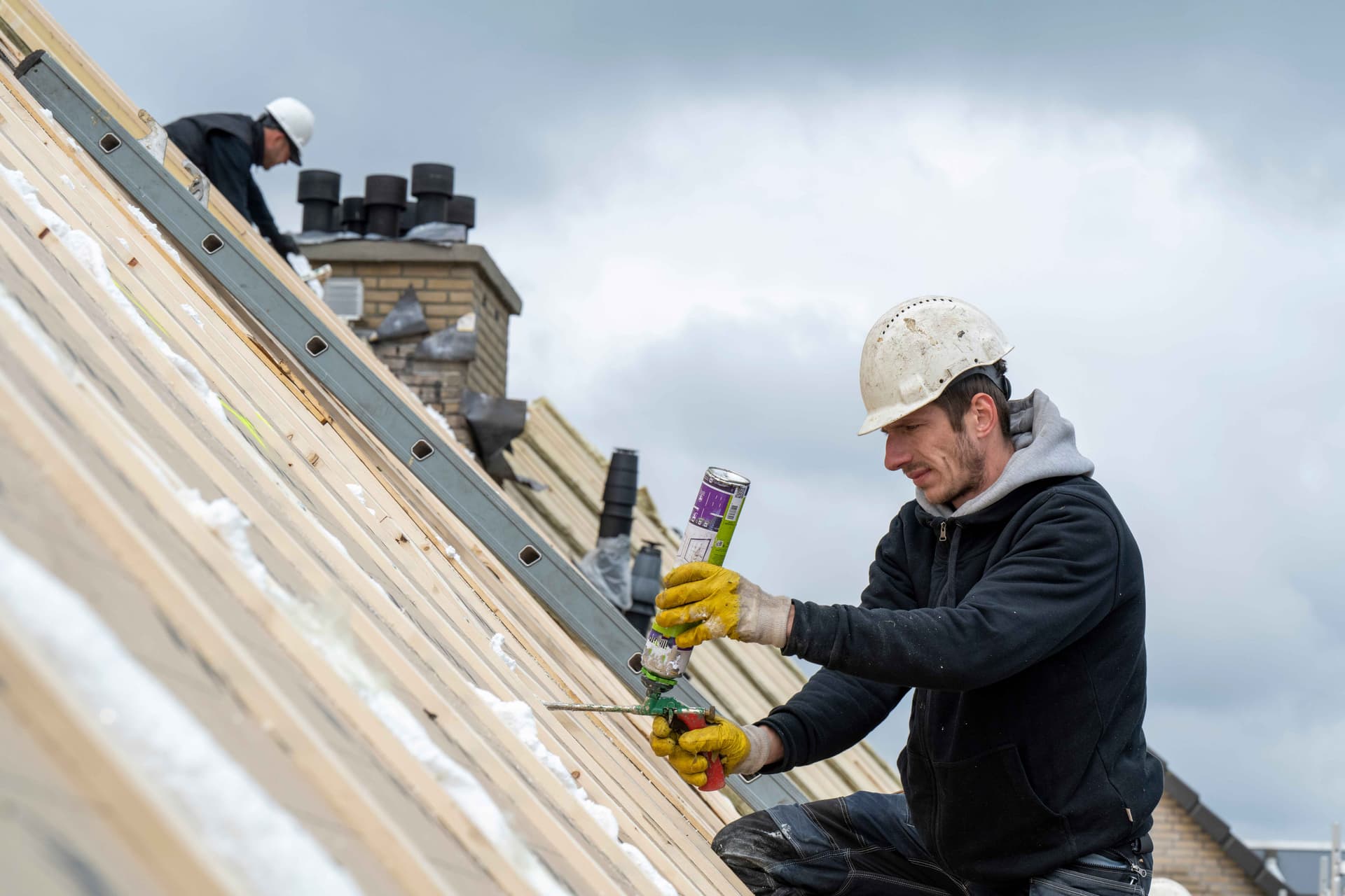 roofing-team-working-at-height,jpg